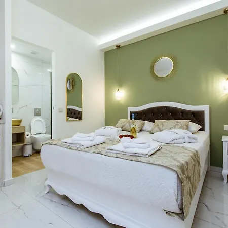 Konmari Boutique * Hriszí Aktí Haniá